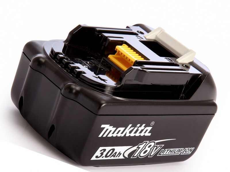 Аккумулятор макита 18 вольт цена. Аккумулятор Makita bl1830 18v 3.0Ah li-ion. Батарея Макита 18 вольт 3 Ач. Аккумулятор Макита 18 6 ампер. Батарея Макита 18 вольт BL.